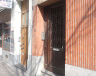 Ancienne porte de l'immeuble avant le début du chantier